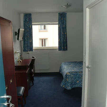 Les Gens De By Poppins Hotel Brest