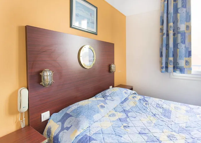 Les Gens De By Poppins 2* ברסט