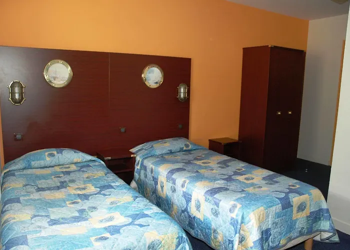 מלון Les Gens De By Poppins 2*