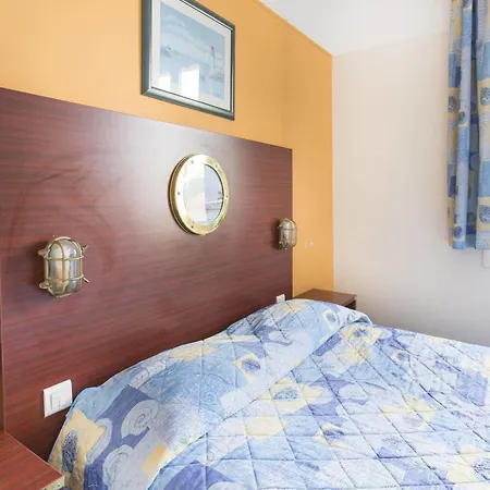 Les Gens De By Poppins 2* Breszt