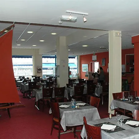 Hotel Les Gens De By Poppins 2*